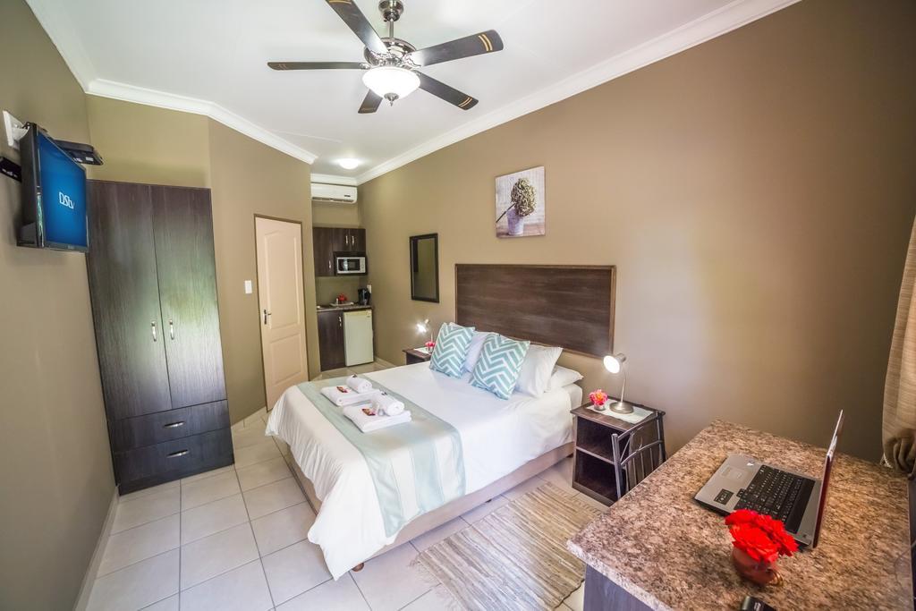 Beryl1 Guest House Klerksdorp Kültér fotó
