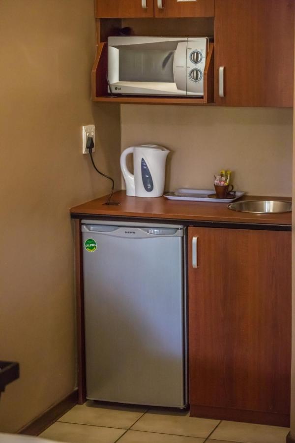 Beryl1 Guest House Klerksdorp Kültér fotó